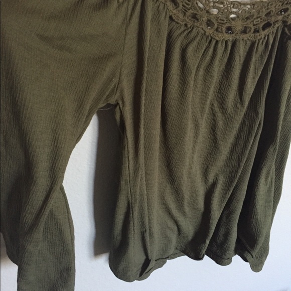 Olive off the shoulder long sleeve - Picture 2 of 4